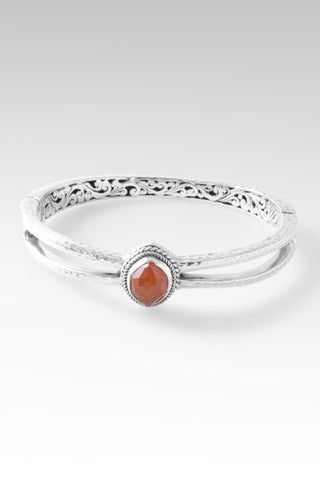 STERLING SILVER HAMMERED CARNELIAN OVAL BRACELET WITH PUSH BUTTON INSERTION & RETENTION HINGE Hammered / 6.5 / Carnelian