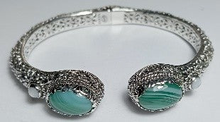 Eternal Love Tip-to-Tip Bracelet™ in Green Banded Agate & White Mother Of Pearl 6.25