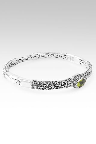 Perfect Harmony Bangle Bracelet™ in Peridot 6.25