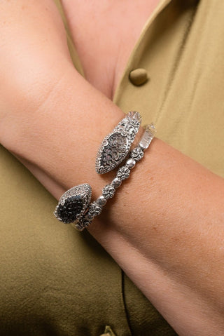 I Am Loved By U Tip-To-Tip Bracelet™ in Black Mother of Pearl - Tip-to-Tip - only found at SARDA™